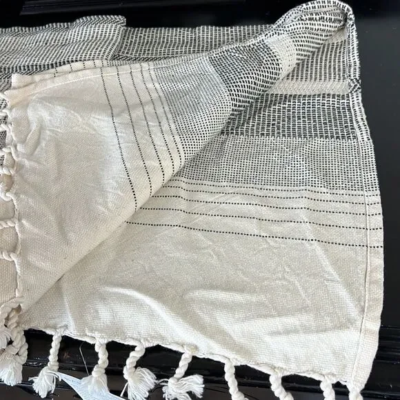 THE BARINE THROW